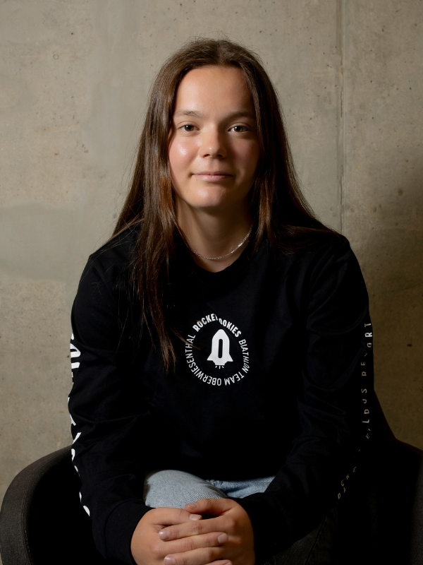 https://rocket-rookies.com/wp-content/uploads/2025/08/Portrait-Johanna-Stuhl.png