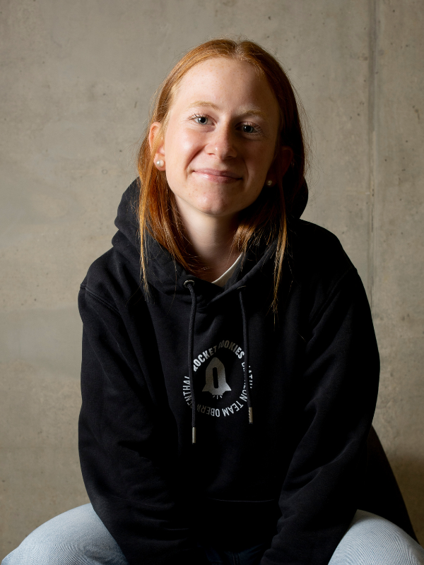 https://rocket-rookies.com/wp-content/uploads/2025/08/Portrait-Malwina-Stuhl-2.png
